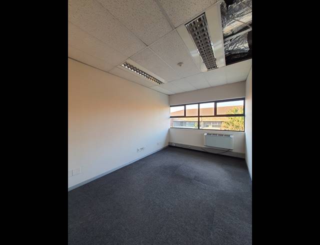 1,230.10M² OFFICE TO LET IN HALFWAY HOUSE